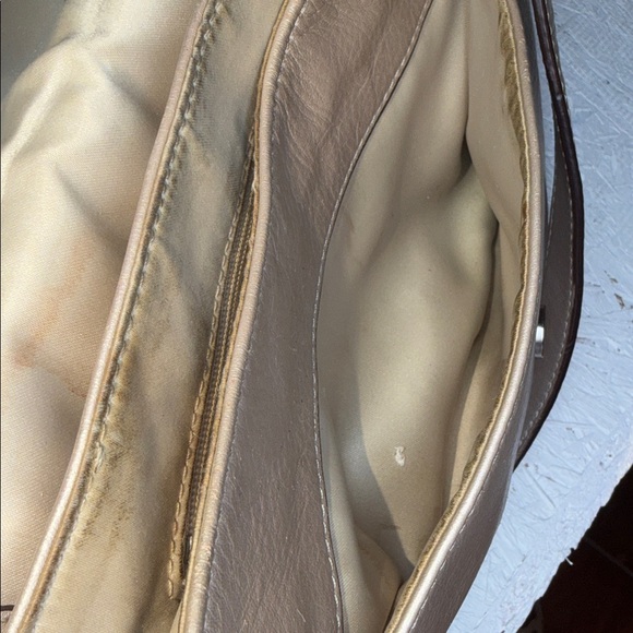 Coach EUC Taylor champagne, leather flap Crossbody bag with removable strap - Picture 8 of 11